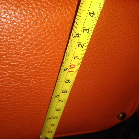 Authintic BURBERRY HAND BAG - Picture 8 of 8